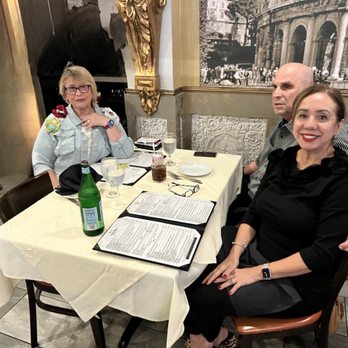 Giovanni's Ristorante - Enjoying a beautiful lunch - Italian Near Me - Miami, Florida