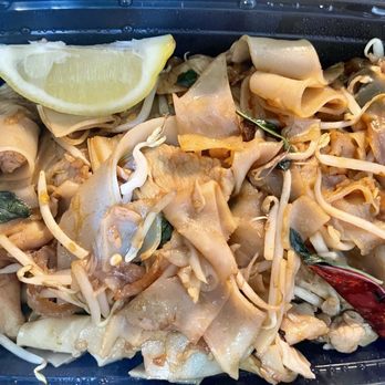 Pho 88 - Drunken noodles chicken - Vietnamese Near Me - Bakersfield, California Pho 88 - Drunken noodles chicken - Vietnamese Near Me - Bakersfield, California
