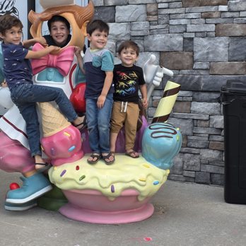 KC Scoops - Ice Cream & Frozen Yogurt Near Me - Parkville, Missouri