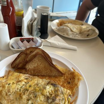 Brighter Day Cafe - Steak Omelette with hash browns - Breakfast & Brunch Near Me - Suffolk, Virginia