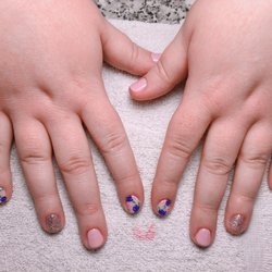 Suri Nails - Cute floral gel nails done by kristy