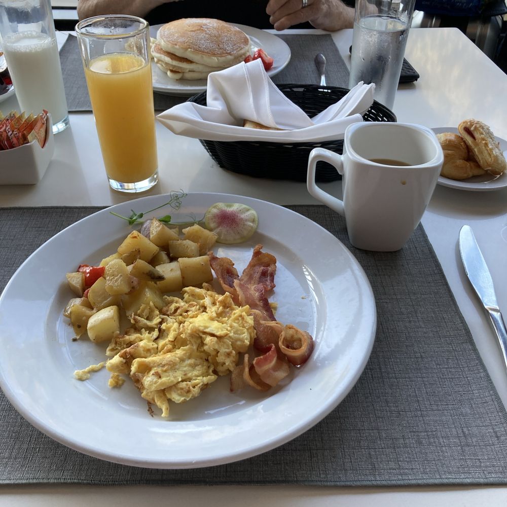 Quartz - Breakfast - Hotels Near Me - Tijuana, BCN Quartz - Breakfast - Hotels Near Me - Tijuana, BCN