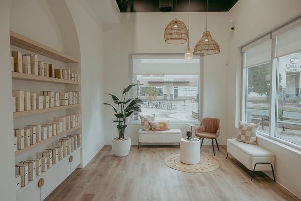FRANKIE SALON - Updated June 2026 - 27 Photos - 570-220 Lakeland Drive ...