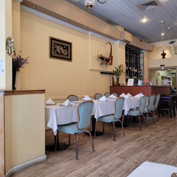 Yangon - interior - Chinese Near Me - Burlingame, California