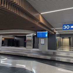 O'Hare International Airport - Terminal 2 - Quiet baggage claim area