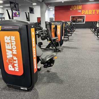 Crunch Fitness - Brookfield - Gyms Near Me - Brookfield, Wisconsin Crunch Fitness - Brookfield - Gyms Near Me - Brookfield, Wisconsin