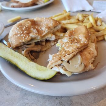 Monticello Red Wheel Restaurant - Alpine chicken sandwich - Seafood Near Me - Monticello, Illinois
