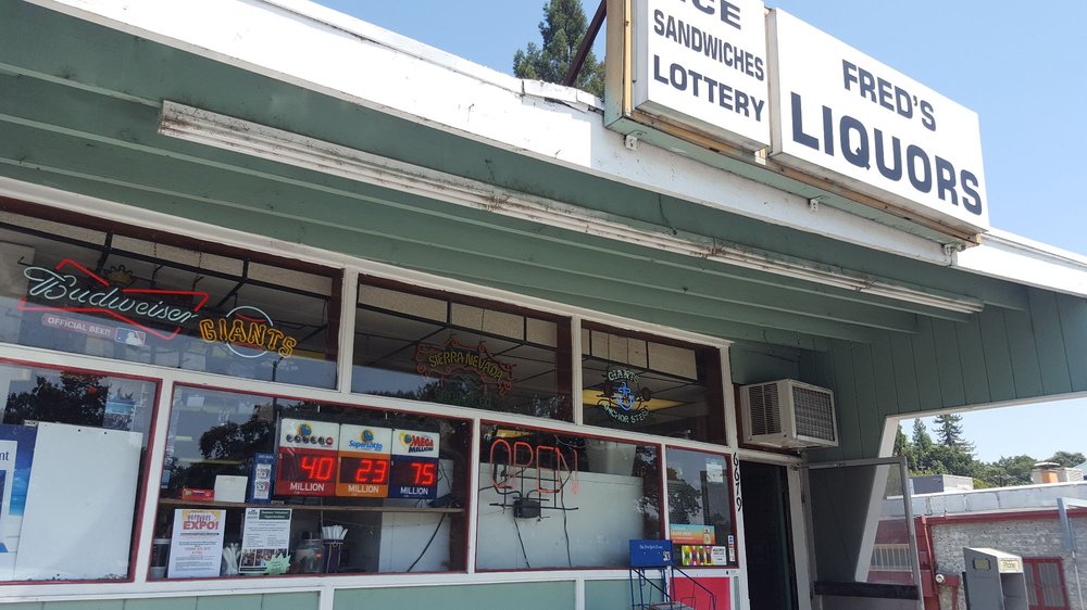 Fred's Liquor Logo