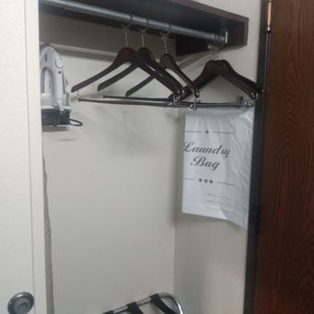 Hatfield Inn - Closet area - Hotels Near Me - Leitchfield, Kentucky