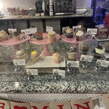 Cupcake Á La Mode - Display case - Desserts Near Me - Kansas City, Missouri Cupcake Á La Mode - Display case - Desserts Near Me - Kansas City, Missouri