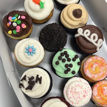 Dots Cupcakes - Dozen minis plus a bonus cupcake - Cupcakes Near Me - Irvine, California