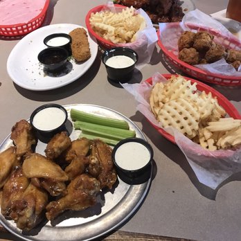 Pluckers Wing Bar - Grapevine - Chicken Wings Near Me - Grapevine, Texas