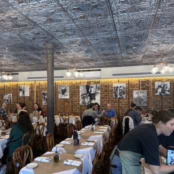 Giovanni's Brooklyn Eats - Dining room - Italian Near Me - Brooklyn, New York Giovanni's Brooklyn Eats - Dining room - Italian Near Me - Brooklyn, New York