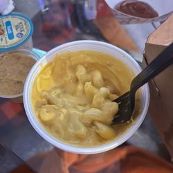 Bobby V's Hot Chicken - Mac & Cheese - Okay