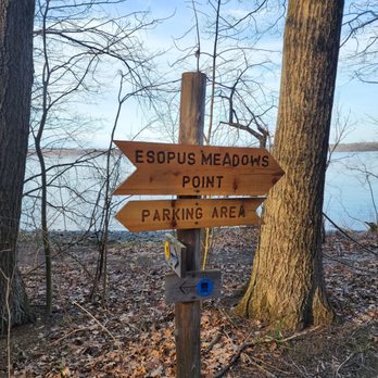 Esopus Meadows Preserve - Signs on the trail - Hiking Near Me - Ulster Park, New York Esopus Meadows Preserve - Signs on the trail - Hiking Near Me - Ulster Park, New York