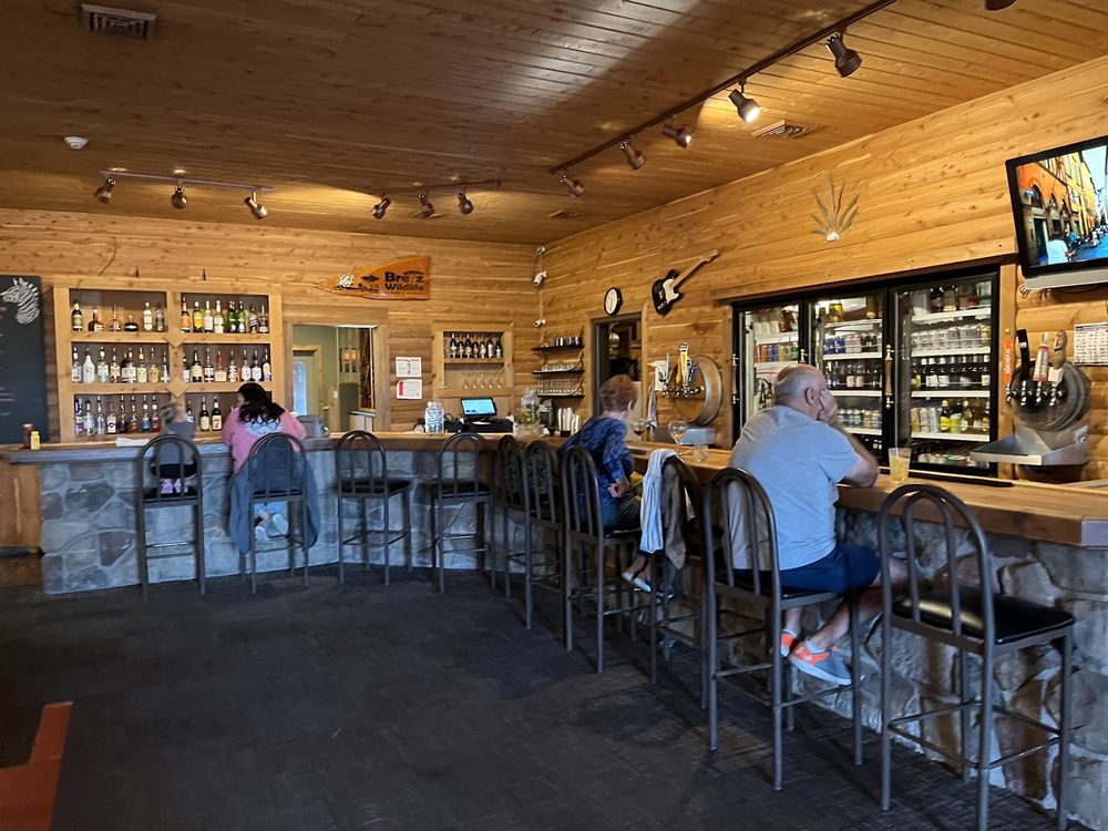 Bretz Wildlife Lodge & Winery Logo