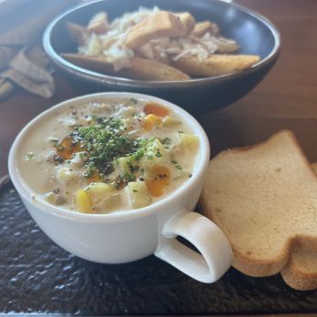 Redfish - Cup of chowder with gluten free toast and truffle fries (so yum) - Seafood Near Me - Port Orford, Oregon
