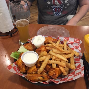 Jefferson's - Hot wingssss - American Near Me - Lawrence, Kansas