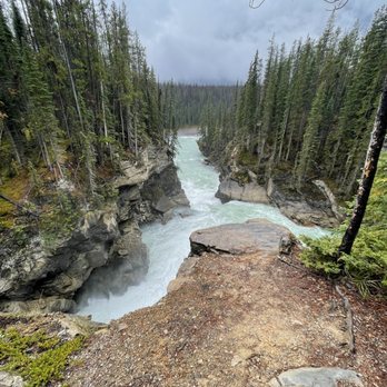 Sunwapta Falls - Exploring beyond the falls - Hiking Near Me - Jasper, Alberta