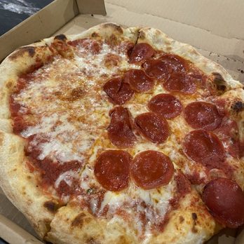 Forchettina - Excellent flair. Light but firm crust - not soggy or floppy. Needs better cheese to crust ration though. - Italian Near Me - Encinitas, California