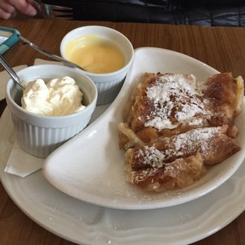 Radharc an Chaislean B&B - Apple & Rhubarb Tart with Clotted Cream and Custard Sauce - Bed & Breakfast Near Me - Aran Islands, G