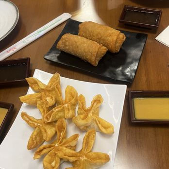 Chow‘s Kitchen - Crab Rangoon's and egg rolls - Shanghainese Near Me - Pittsburgh, Pennsylvania Chow‘s Kitchen - Crab Rangoon's and egg rolls - Shanghainese Near Me - Pittsburgh, Pennsylvania