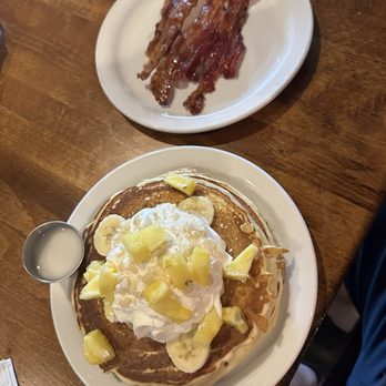 Slappy Cakes - Hawaiian pancakes - Breakfast & Brunch Near Me - Lahaina, Hawaii