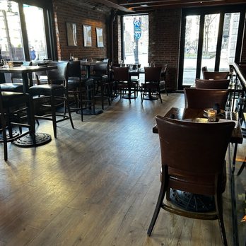 Granary Tavern - Upstairs seating - New American Near Me - Boston, Massachusetts Granary Tavern - Upstairs seating - New American Near Me - Boston, Massachusetts