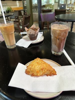 Café Saint-Henri (Villeray - Quartier Général) by null