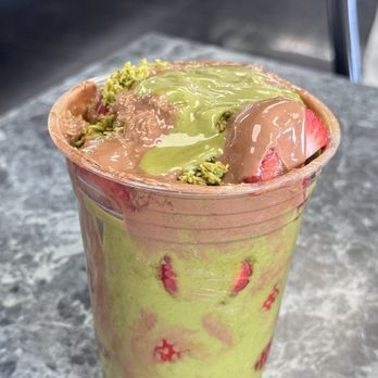 Le Mirage Pastry - Dubai Chocolate Covered Strawberry - Desserts Near Me - Anaheim, California