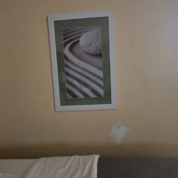 Quality Inn - Bad repair on wall - Hotels Near Me - Pulaski, Tennessee Quality Inn - Bad repair on wall - Hotels Near Me - Pulaski, Tennessee