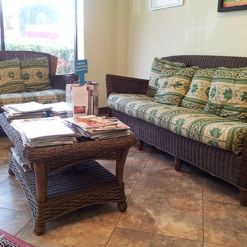 Greenleaf Animal Hospital - Waiting area - Veterinarians Near Me - Miami, Florida Greenleaf Animal Hospital - Waiting area - Veterinarians Near Me - Miami, Florida