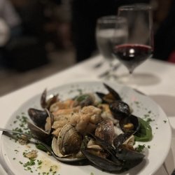 Scampi Grill - Seafood Mix with white wine lemon butter sauce (Excellent!)