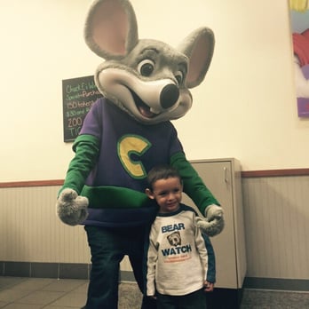 Chuck E. Cheese - Friendly staff - Pizza Near Me - Fort Myers, Florida