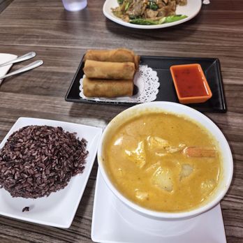Rialto Thai Kitchen - Thai Near Me - Rialto, California