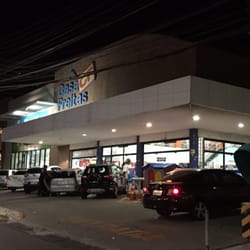 Casas Freitas - Frente da loja e estacionamento