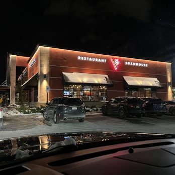 BJ's Restaurant & Brewhouse - Outside - New American Near Me - Valley Stream, New York