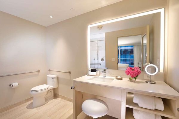 HALL Arts Hotel Dallas, Curio Collection by Hilton by null