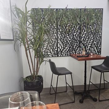 Willows & Pine - Indoor decore - Cajun/Creole Near Me - Oakland, California