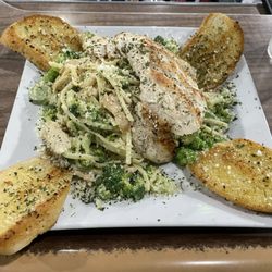 The Grove - Chicken broccoli Alfredo
