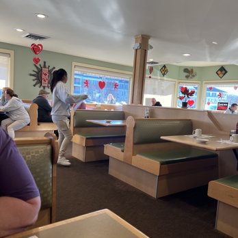 Uncle Bill's Pancake House - diners sitting at tables - Breakfast & Brunch Near Me - Cape May, New Jersey Uncle Bill's Pancake House - diners sitting at tables - Breakfast & Brunch Near Me - Cape May, New Jersey