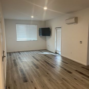 The Silvergate - Living room - Apartments Near Me - Brentwood, California