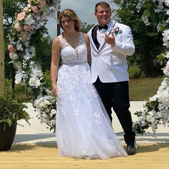 Suttle Ridge at DeGray - Flower ring - Venues & Event Spaces Near Me - Arkadelphia, Arkansas Suttle Ridge at DeGray - Flower ring - Venues & Event Spaces Near Me - Arkadelphia, Arkansas