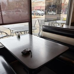 Jo Jo Macs - Comfortable booth seating