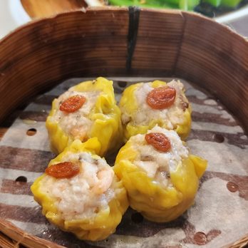 Tim Ho Wan - Siu mai  and greens (gai lan) - Dim Sum Near Me - Honolulu, Hawaii