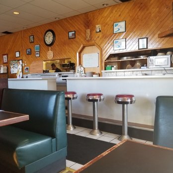 Ryan’s Place - A few counter seats - American Near Me - Canterbury, Connecticut