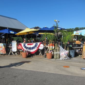 Cantler's Riverside - outside area at cantler's - Seafood Near Me - Annapolis, Maryland