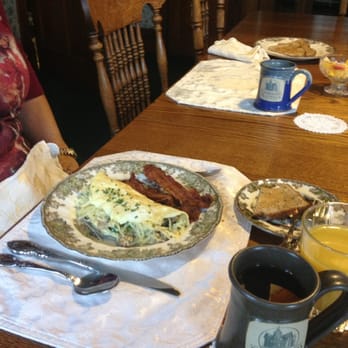 Lehrkind Mansion Bed & Breakfast - Fabulous omelet made to order with bacon, fruit & toast - Hotels Near Me - Bozeman, Montana Lehrkind Mansion Bed & Breakfast - Fabulous omelet made to order with bacon, fruit & toast - Hotels Near Me - Bozeman, Montana