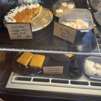 Sweet Scoop A’la Mode - Ice Cream & Frozen Yogurt Near Me - Cambridge, Wisconsin