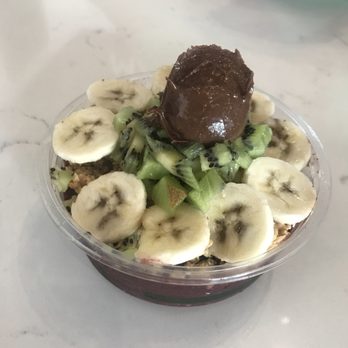 Vale Healthy Kitchen - Açaí Berry Bowl with Banana, Kiwi, and Dark Chocolate Peanut Butter - Acai Bowls Near Me - Gainesville, Florida Vale Healthy Kitchen - Açaí Berry Bowl with Banana, Kiwi, and Dark Chocolate Peanut Butter - Acai Bowls Near Me - Gainesville, Florida